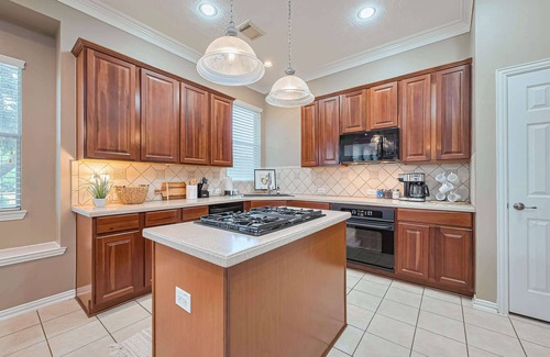 Conroe House | Lake Conroe Exec Home – Peaceful & Family-Ready