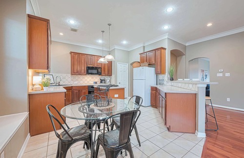 Conroe House | Lake Conroe Exec Home – Peaceful & Family-Ready