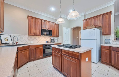 Conroe House | Lake Conroe Exec Home – Peaceful & Family-Ready