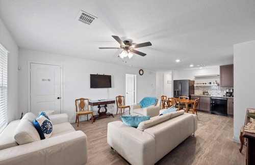 Willis House | Lake Conroe Home w/Yard: Half-Mi to Boating!