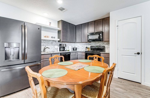 Willis House | Lake Conroe Home w/Yard: Half-Mi to Boating!
