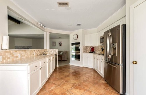 Willis House | Lake Conroe - Kayak, Paddle Boards, Fishing, Pool Table, Pet Friendly!