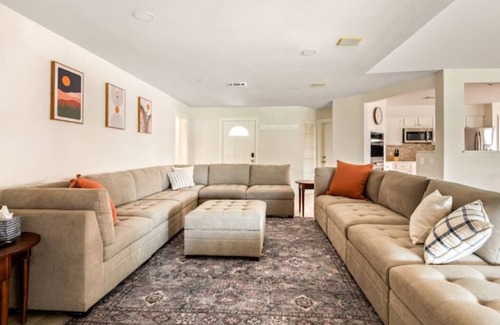 Willis House | Lake Conroe - Kayak, Paddle Boards, Fishing, Pool Table, Pet Friendly!