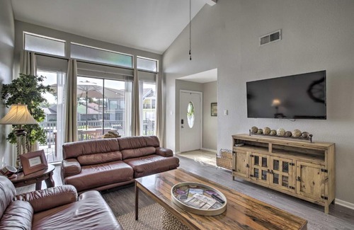 April Sound House | Lake Conroe Retreat Near Boardwalk and Dining!
