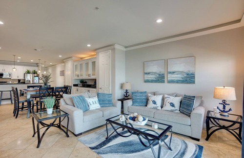 Seven Coves Condo | Lake Conroe Waterfront Home: Patio & Shared Pool!
