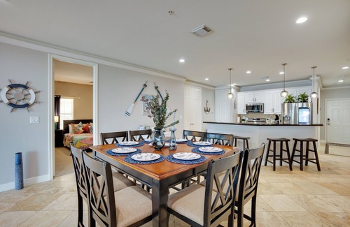 Seven Coves Condo | Lake Conroe Waterfront Home: Patio & Shared Pool!