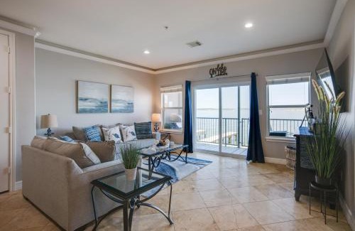 Seven Coves Apartment | Lake Conroe Waterfront Home Patio and Shared Pool!