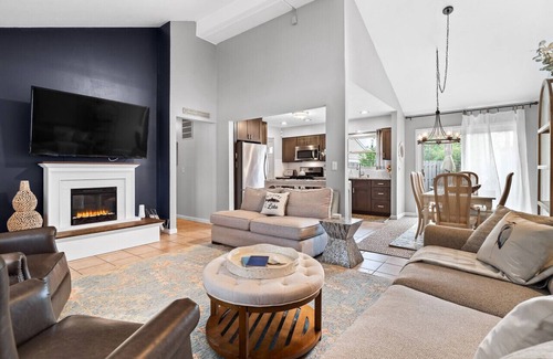 Avon Lake House | Lake Cottage|Hot Tub|Game Room|Sleeps 7