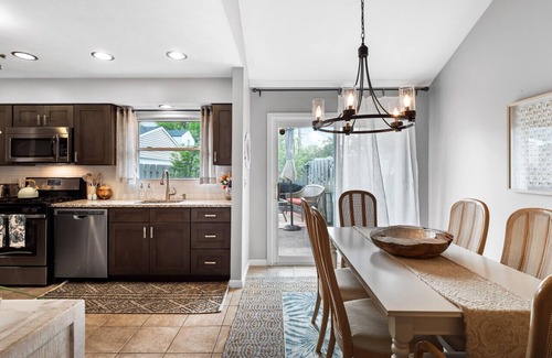 Avon Lake House | Lake Cottage|Hot Tub|Game Room|Sleeps 7
