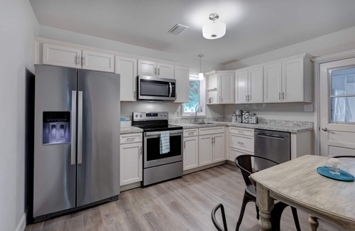 Mount Dora House | Lake Cottage Minutes from Downtown Mount Dora!