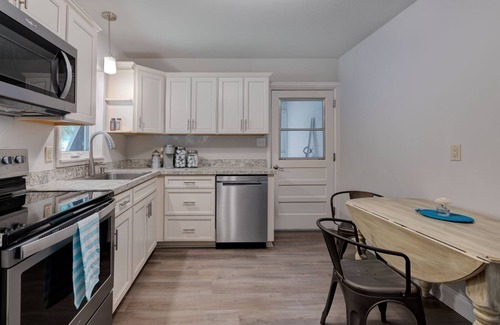 Mount Dora House | Lake Cottage Minutes from Downtown Mount Dora!