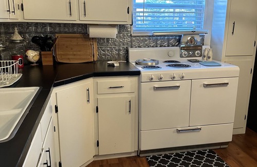 Cookson Cottage | Lake Cottage Near Chicken Creek Ramp – Pet Friendly + Boat Parking