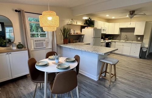 Houston Cottage | Lake Cottage Retreat: A place to find rest