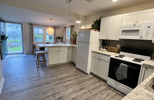 Houston Cottage | Lake Cottage Retreat: A place to find rest
