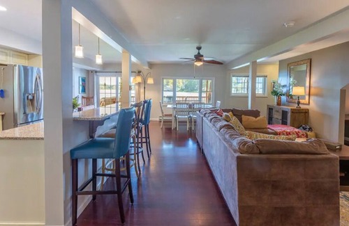 Kingsley House | Lake Cottage Viola - All Season Friends & Family Getaway!