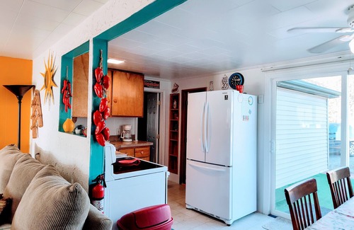 Harrison Cottage | LAKE COTTAGE! Wifi, tiki bar, nBeach, firepit, kayaks, PET