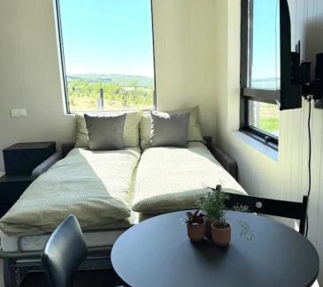 Hvalfjarðarsveit Apartment | Lake cottage with beautiful view
