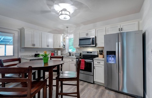 Mount Dora House | Lake Cottage with screen patio, fire pit and dock, close to downtown Mt Dora