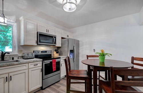 Mount Dora House | Lake Cottage with screen patio, fire pit and dock, close to downtown Mt Dora