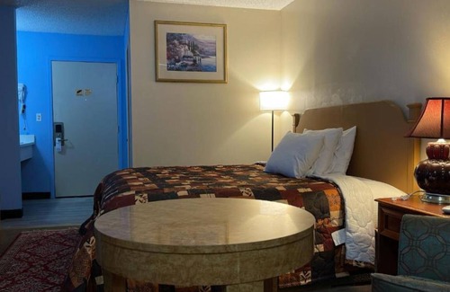 Trinity Hotel | Lake Country Inn