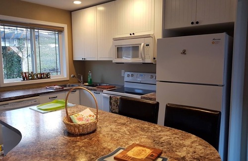 Central Okanagan House | Lake Country, Vineyard and Walnut grove setting, Wood Lake view