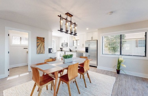 Cadiz House | Lake Country - Waterfront With Style