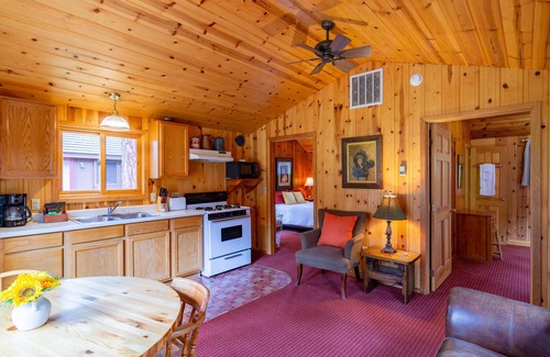 Camp Sherman Cabin | Lake Creek Lodge