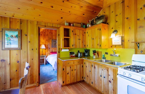 Camp Sherman Cabin | Lake Creek Lodge