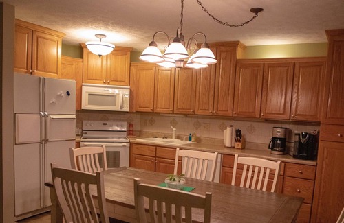 Bronston Condo | Lake Cumberland getaway at beautiful Woodson Bend Resort near Somerset, Kentucky