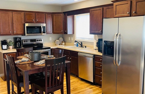 Jamestown House | Lake Cumberland Hideaway #1-2 miles from Jtown Marina! Boat Parking & Fire Pit!
