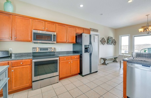 Bronston House | Lake Cumberland Home w/Hot Tub & Game Room