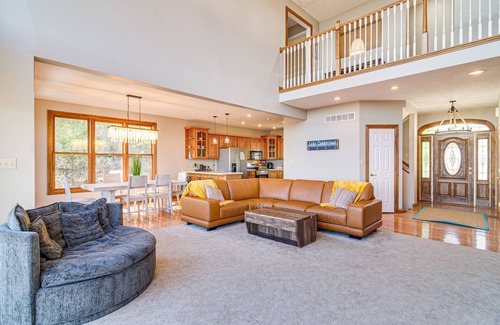 Sloans Valley House | Lake Cumberland Home w/Hot Tub & Water Views