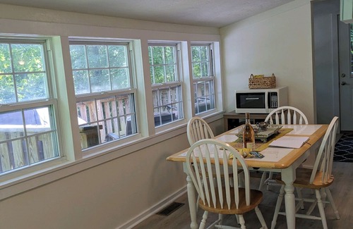 Somerset Cottage | Lake Cumberland Lakeside Cabin