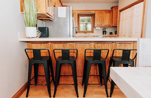 Sloans Valley House | Lake Cumberland Ohana. Kid friendly, best views, hot tub.
