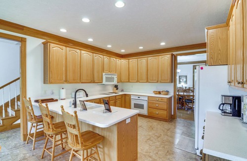 Jamestown House | Lake Cumberland Retreat w/Deck & Views!