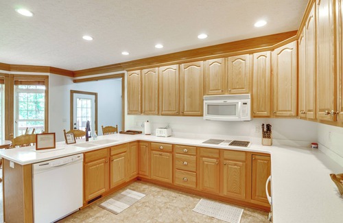 Jamestown House | Lake Cumberland Retreat w/Deck & Views!