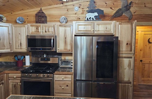 Russell Springs Cabin | Lake Cumberland Cabin Getaway! Quick Local Lake Access!