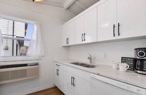 Leamington Cottage | Lake Daze, Lake Erie Cottage