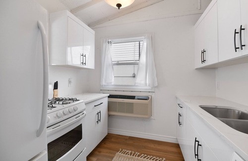 Leamington Cottage | Lake Daze, Lake Erie Cottage