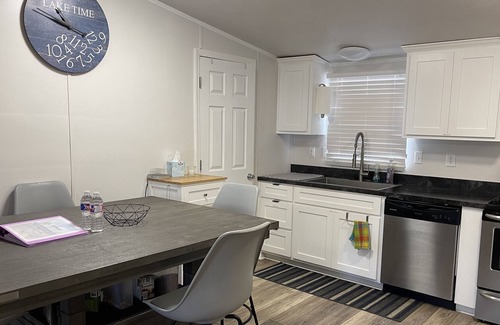 Texanna House | Lake Daze Lakefront Retreat- Sleeps 8 or more