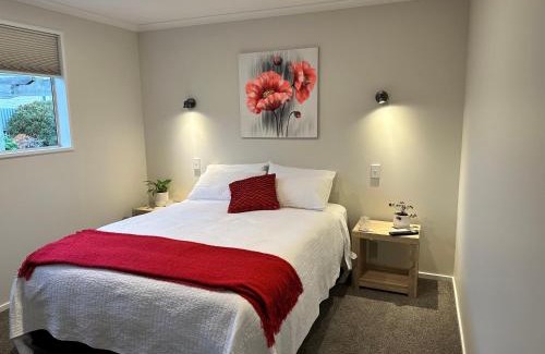 Lowburn Bed & Breakfast | Lake Dunstan Trailhouse