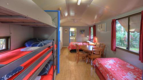 Lake Eacham Resort | Lake Eacham Tourist Park & Cabins