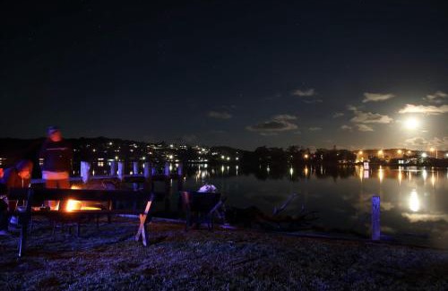 Burrill Lake Resort | Lake Edge Apartments