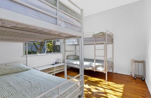 Buff Point House | Lake Edge Cottage