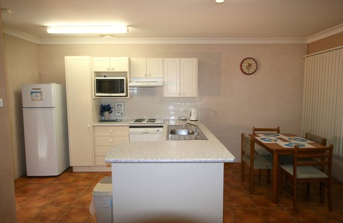 Burrill Lake Apartment | Lake Edge Holiday Units