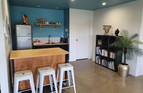 North Island Condo | Lake Edge Stunning Beauty