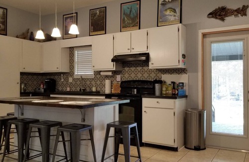 Negreet House | LAKE EFFECTS - WATERFRONT w/PIER & FIRE PIT, WIFI, BEAUTIFUL & PEACEFUL 3BR/2BA