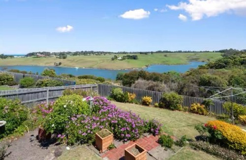 Lakes Entrance House | Lake Entrance Home with Stunning View