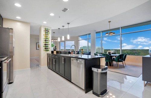 South Eola Apartment | Lake Eola Corner 3 BDRM Suite