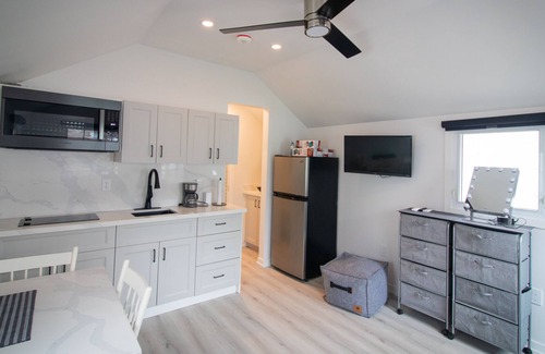 Port Dover Apartment | Lake Erie Condo w/private Beach & Deck Bunkie